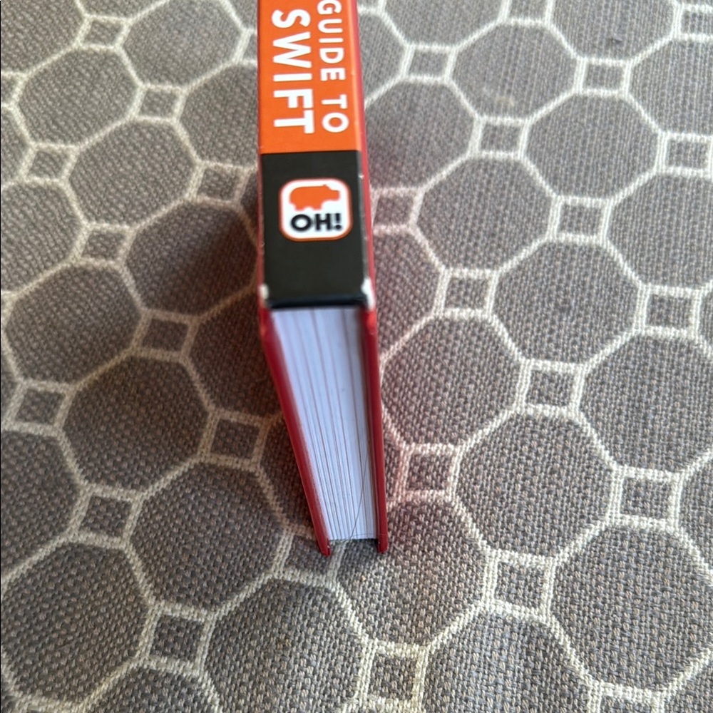 Red 'The Little Guide to Taylor Swift' Book - Picture 4 of 6